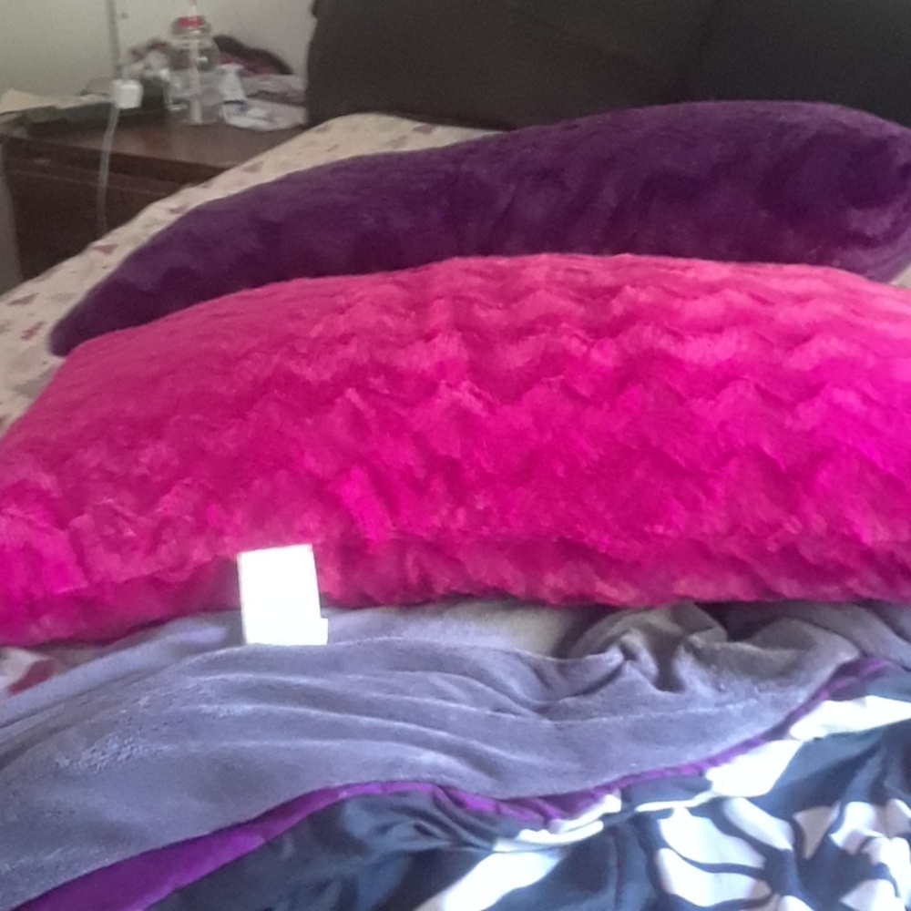 Two brand new pillows